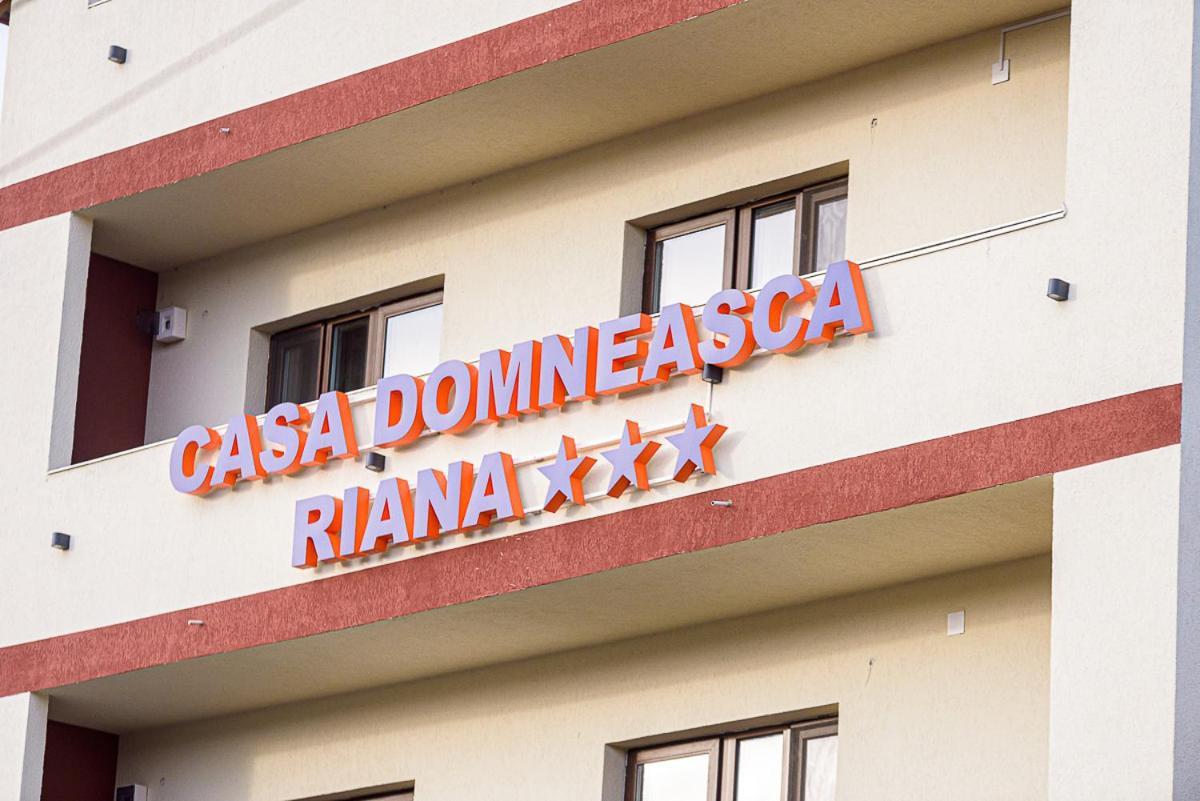 Casa Domneasca Riana Hotel Piteşti Buitenkant foto